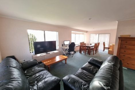 Photo of property in 91 Moyrus Crescent, East Tamaki Heights, Auckland, 2016
