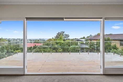 Photo of property in 30a Geoffrey Road, Torbay, Auckland, 0630