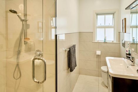 Photo of property in 100 Cheviot Road, Lowry Bay, Lower Hutt, 5013