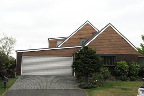 Photo of property in 5 Derenzy Place, Avonhead, Christchurch, 8042