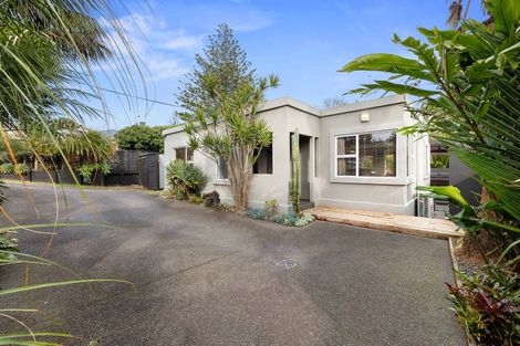 Photo of property in 70 Seaview Road, Marfell, New Plymouth, 4310
