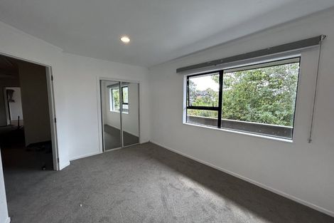 Photo of property in 1/2 Heatherleigh Rise, Northcross, Auckland, 0632
