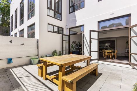 Photo of property in Augusta Apartments, 9/254 Willis Street, Te Aro, Wellington, 6011