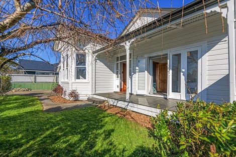 Photo of property in 19 Alfred Street, Roslyn, Palmerston North, 4414