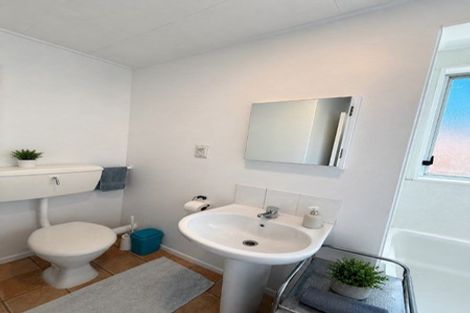 Photo of property in 8e Montgomery Crescent, Clouston Park, Upper Hutt, 5018