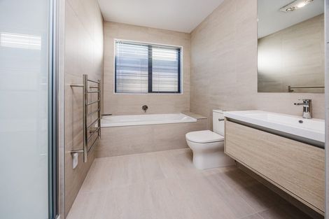 Photo of property in 124 Pepene Avenue, Takanini, Auckland, 2112