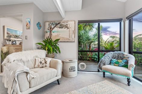 Photo of property in 6 Oystergrove Road, West Harbour, Auckland, 0618