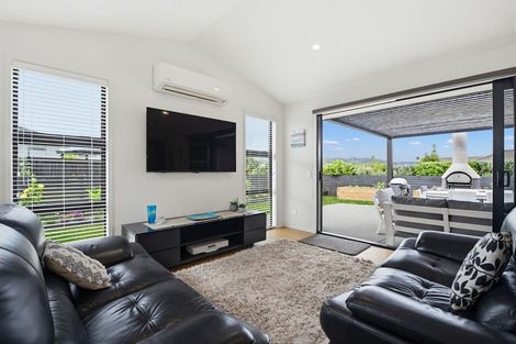 Photo of property in 10 Topping Place, Whitianga, 3510