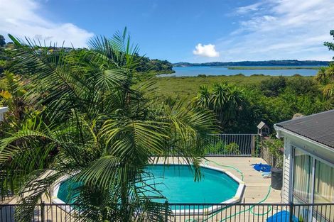 Photo of property in 35 Pipitea Place, Massey, Auckland, 0614