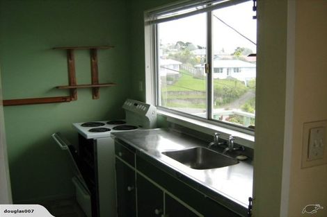 Photo of property in 8a Longcroft Terrace, Newlands, Wellington, 6037