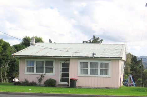 Photo of property in 5 Pleasant Road, Glen Eden, Auckland, 0602