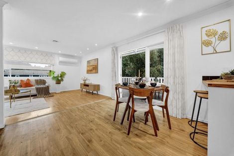 Photo of property in 9 Serwayne Place, Sunnyvale, Auckland, 0612