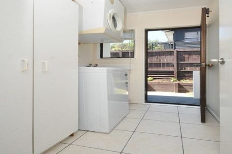 Photo of property in 1/6 Sevilla Place, Unsworth Heights, Auckland, 0632
