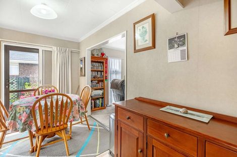Photo of property in 5 Chertsey Court, Roslyn, Palmerston North, 4414