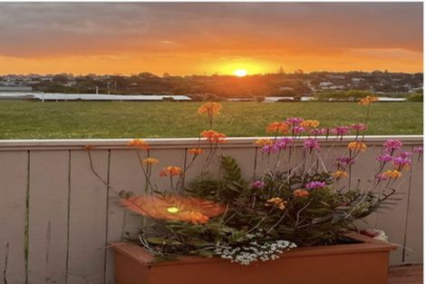 Photo of property in 1/46 Blakeborough Drive, Forrest Hill, Auckland, 0620