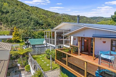 Photo of property in 73 Devon Street, Picton, 7220