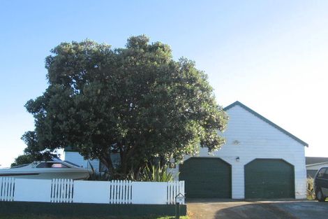 Photo of property in 33 Olive Terrace, Paraparaumu Beach, Paraparaumu, 5032