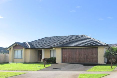 Photo of property in 8 Mulroy Place, East Tamaki Heights, Auckland, 2016
