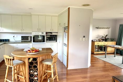 Photo of property in 28 Leeton Drive, Waipukurau, 4200