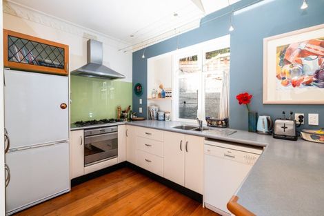 Photo of property in 15 Thane Road, Roseneath, Wellington, 6011