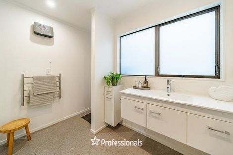 Photo of property in 6 Cassis Place, Crofton Downs, Wellington, 6035