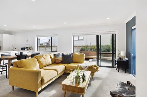 Photo of property in 35 Brindle Way, Newlands, Wellington, 6037