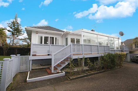 Photo of property in 110 Aberdeen Road, Campbells Bay, Auckland, 0620