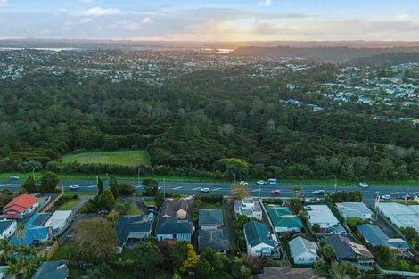 Photo of property in 1/229 Glenfield Road, Hillcrest, Auckland, 0627