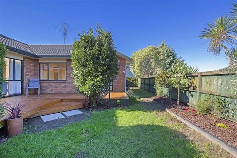 Photo of property in 14 Gillett Place, Botany Downs, Auckland, 2014