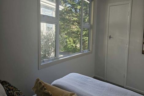 Photo of property in 9 Lomond Street, Newlands, Wellington, 6037