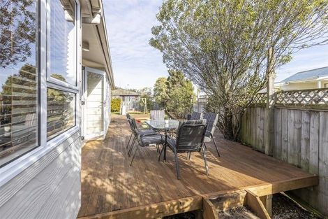 Photo of property in 16 Perrin Place, Kelvin Grove, Palmerston North, 4414