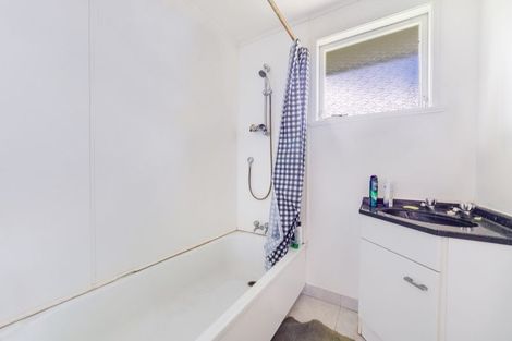 Photo of property in 28 Glenbervie Crescent, Massey, Auckland, 0614