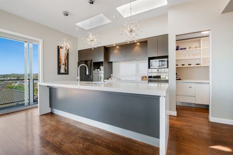 Photo of property in 31 Grand Drive, Orewa, 0931