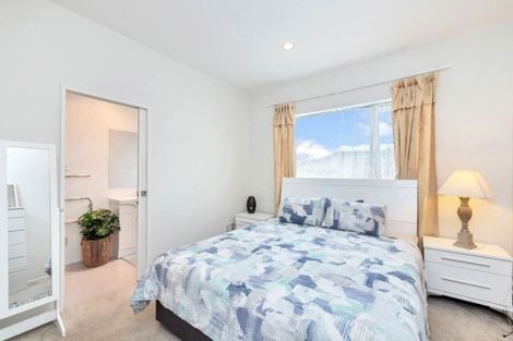 Photo of property in 17 Clendon Place, Manurewa, Auckland, 2102