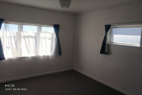 Photo of property in 63 Golf Road, New Lynn, Auckland, 0600
