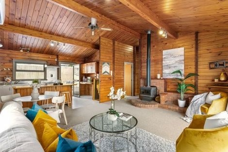 Photo of property in 9 Rewa Street, New Lynn, Auckland, 0600