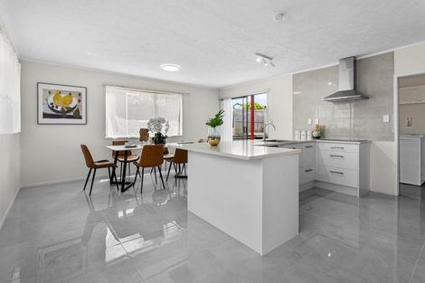 Photo of property in 3 Cheam Place, Pakuranga Heights, Auckland, 2010