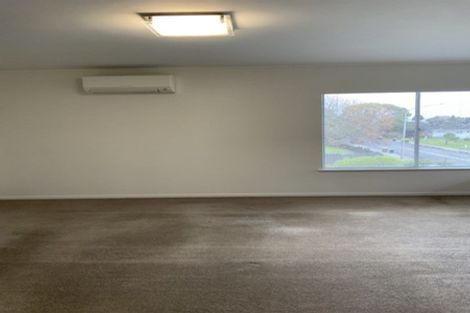 Photo of property in 54 Manhattan Heights, Glendene, Auckland, 0602