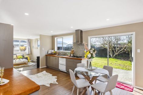 Photo of property in 37 Kapanui Road, Waikanae, 5036