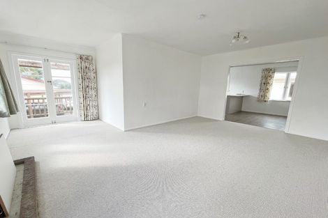 Photo of property in 2 Marlene Avenue, Te Atatu South, Auckland, 0610