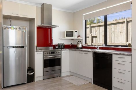 Photo of property in 1/202 Lake Terrace, Waipahihi, Taupo, 3330