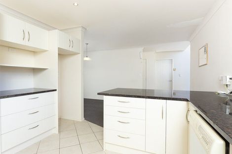 Photo of property in 4 Cliff View Drive, Green Bay, Auckland, 0604
