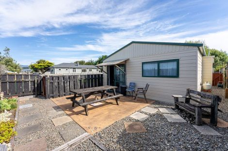Photo of property in 6 Mavis Avenue, Waikawa Beach, Manakau, 5573