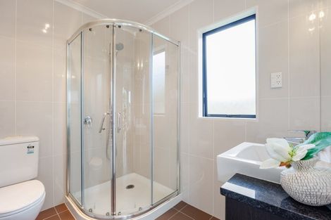 Photo of property in 8 Mulu Place, Fairview Heights, Auckland, 0632