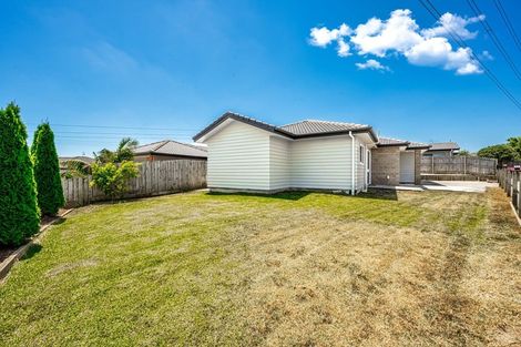 Photo of property in 16 John Broad Place, Flat Bush, Auckland, 2019