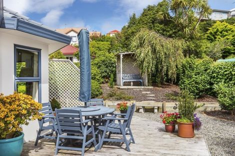 Photo of property in 13 Lanyon Place, Whitby, Porirua, 5024