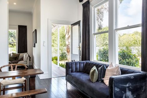 Photo of property in 250 Main Street, Greytown, 5712