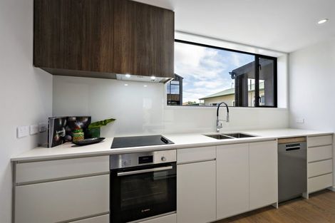 Photo of property in 96 Apu Crescent, Lyall Bay, Wellington, 6022