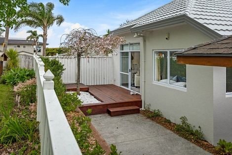 Photo of property in 5 Oystergrove Road, West Harbour, Auckland, 0618