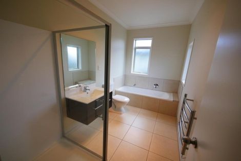 Photo of property in 3 Cornwall Place, Karaka, Papakura, 2113